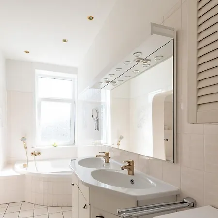 Haus Decker, App 2 *